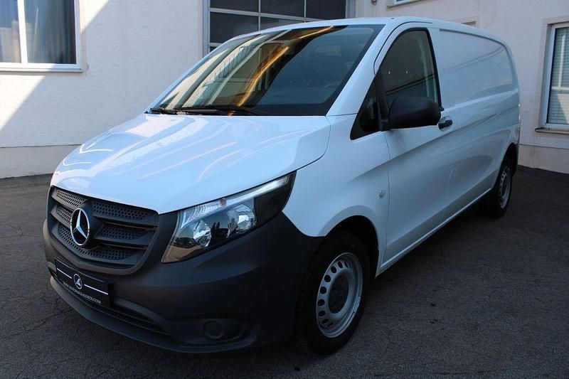 Weiß Gebraucht 2020 Mercedes Vito Van / Kleinbus | 17.690 € (Superpreis) - Bild 1/4