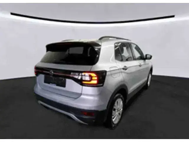Używany VW T-Cross Move 110 KM (80 kW) 2023 Srebrny SUV