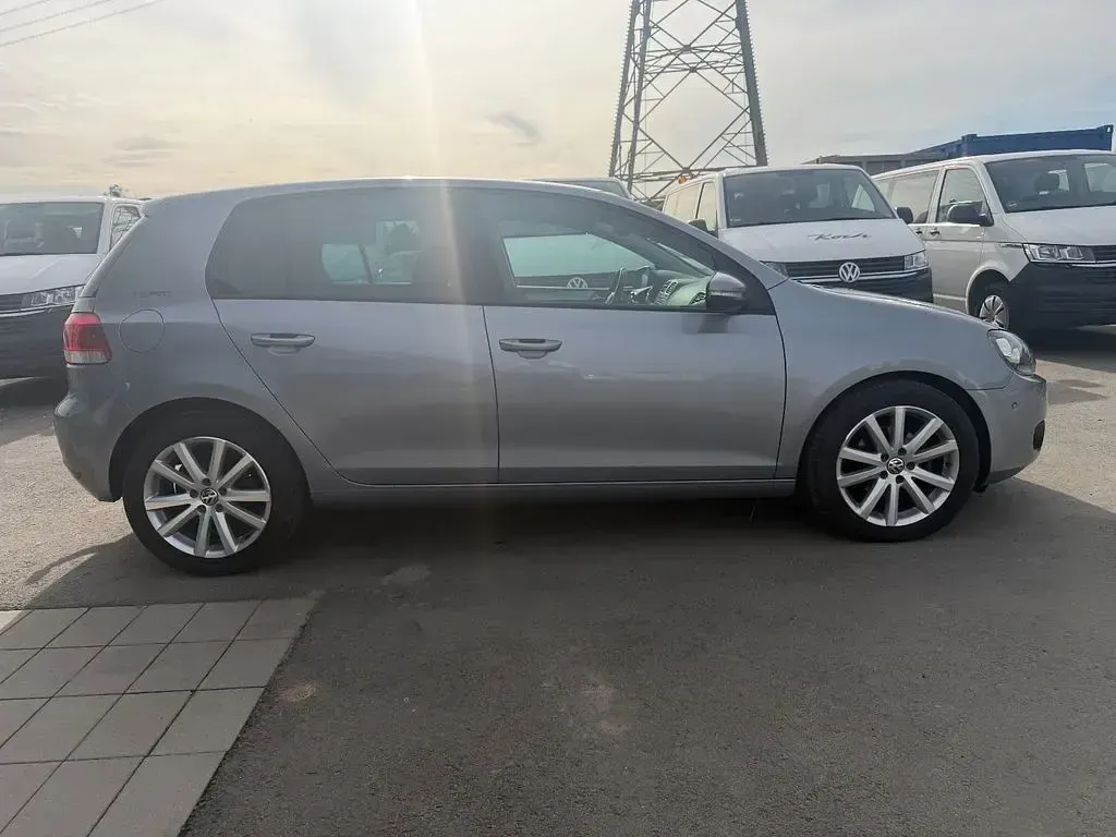 Gebraucht VW Golf VI Team 105 PS (77 kW) 2010 Silber Kleinwagen