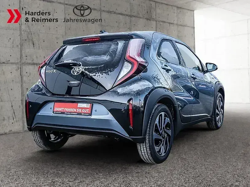 Neu Toyota Aygo 72 PS (52 kW) 2025 Grau