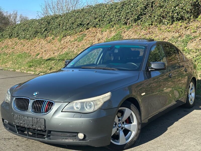Grau Gebraucht 2007 BMW 523 Advantage Limousine | 1.570 € - Bild 1/4