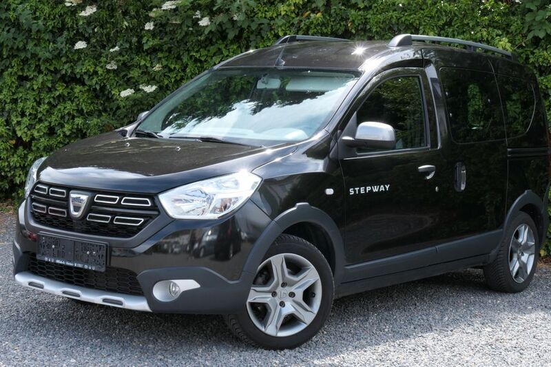 Schwarz Gebraucht 2021 Dacia Dokker Stepway Van | 15.700 € (Fairer Preis) - Bild 1/4