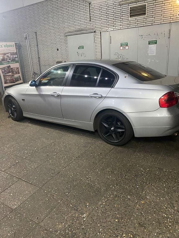 Grau Gebraucht 2006 BMW 320 Limousine | 5.399 € (Guter Preis) - Bild 1/4