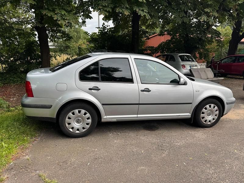 Silber Gebraucht 2001 VW Bora Limousine | 599 € (Superpreis) - Bild 1/4
