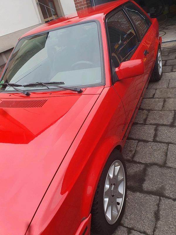 Używany Ford Escort 90 KM (66 kW) 1987 Czerwony Coupe