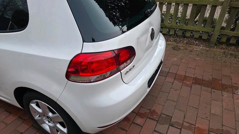 Gebraucht VW Golf Style 105 PS (77 kW) 2011 Weiß Coupé