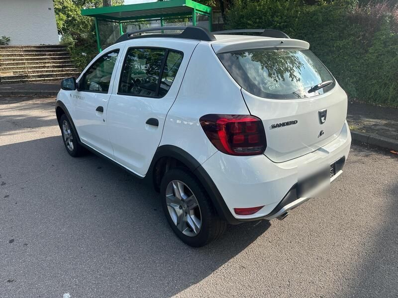 Weiß Gebraucht 2018 Dacia Sandero Stepway Kleinwagen | 5.990 € (Superpreis) - Bild 1/4