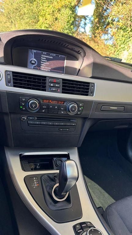 Gebraucht BMW 320 Performance 184 PS (135 kW) 2011 Schwarz Kombi