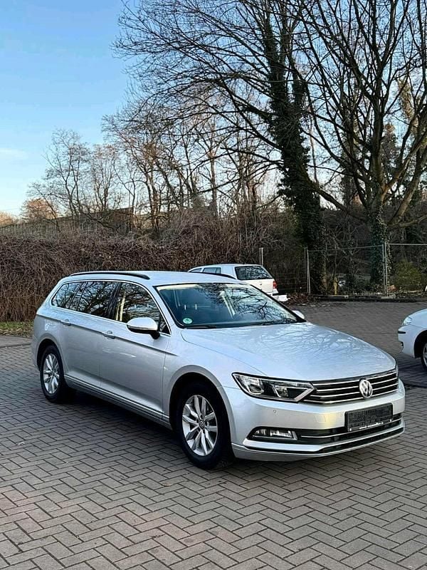 Gebraucht VW Passat 150 PS (110 kW) 2018 Grau Kombi