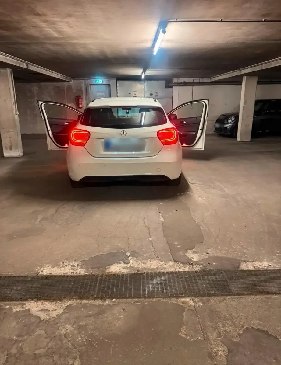 Gebraucht Mercedes A180 Style 122 PS (89 kW) 2014 Weiß Kleinwagen
