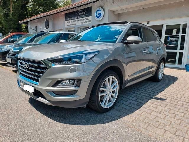 Grau Gebraucht 2018 Hyundai Tucson Premium SUV | 19.900 € (Fairer Preis) - Bild 1/4