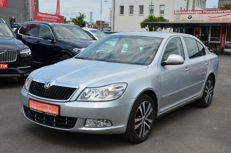 Brilliantsilber metallic Gebraucht 2013 Skoda Octavia Limousine | 6.900 € (Guter Preis) - Bild 1/4