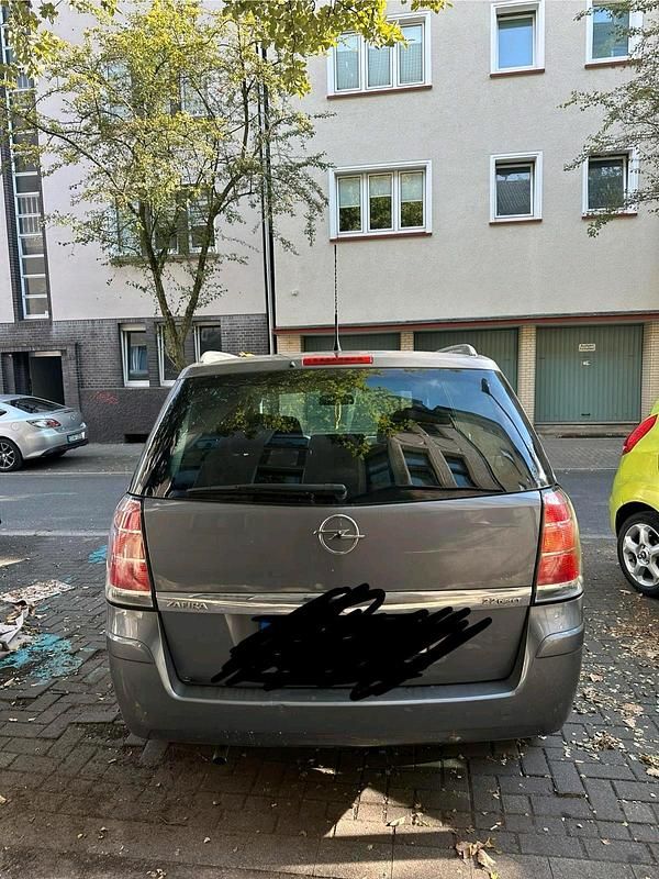 Grau Gebraucht 2005 Opel Zafira Van / Kleinbus | 900 € (Superpreis) - Bild 1/4