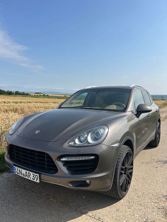 Braun Gebraucht 2010 Porsche Cayenne Turbo SUV | 20.999 € (Superpreis) - Bild 1/4