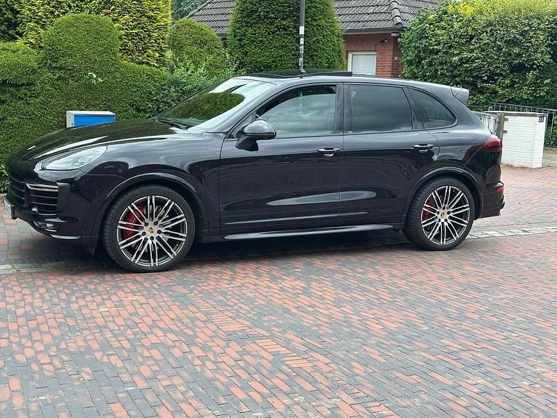 Schwarz Gebraucht 2017 Porsche Cayenne GTS SUV | 47.900 € (Etwas zu teuer) - Bild 1/1
