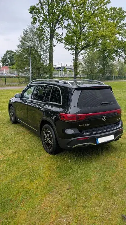 Gebraucht Mercedes EQB300 AMG line 167 kW (228 PS) 2022 Schwarz SUV