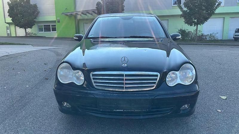 Schwarz Gebraucht 2004 Mercedes C180 Limousine | 890 € (Superpreis) - Bild 1/4