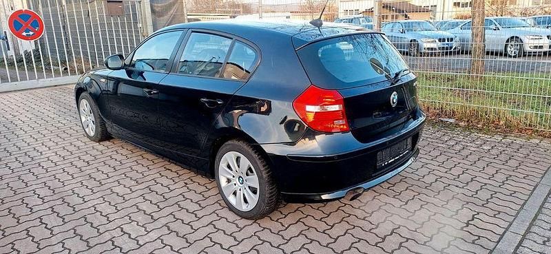 Gebraucht BMW 118 143 PS (105 kW) 2011 Schwarz Kleinwagen