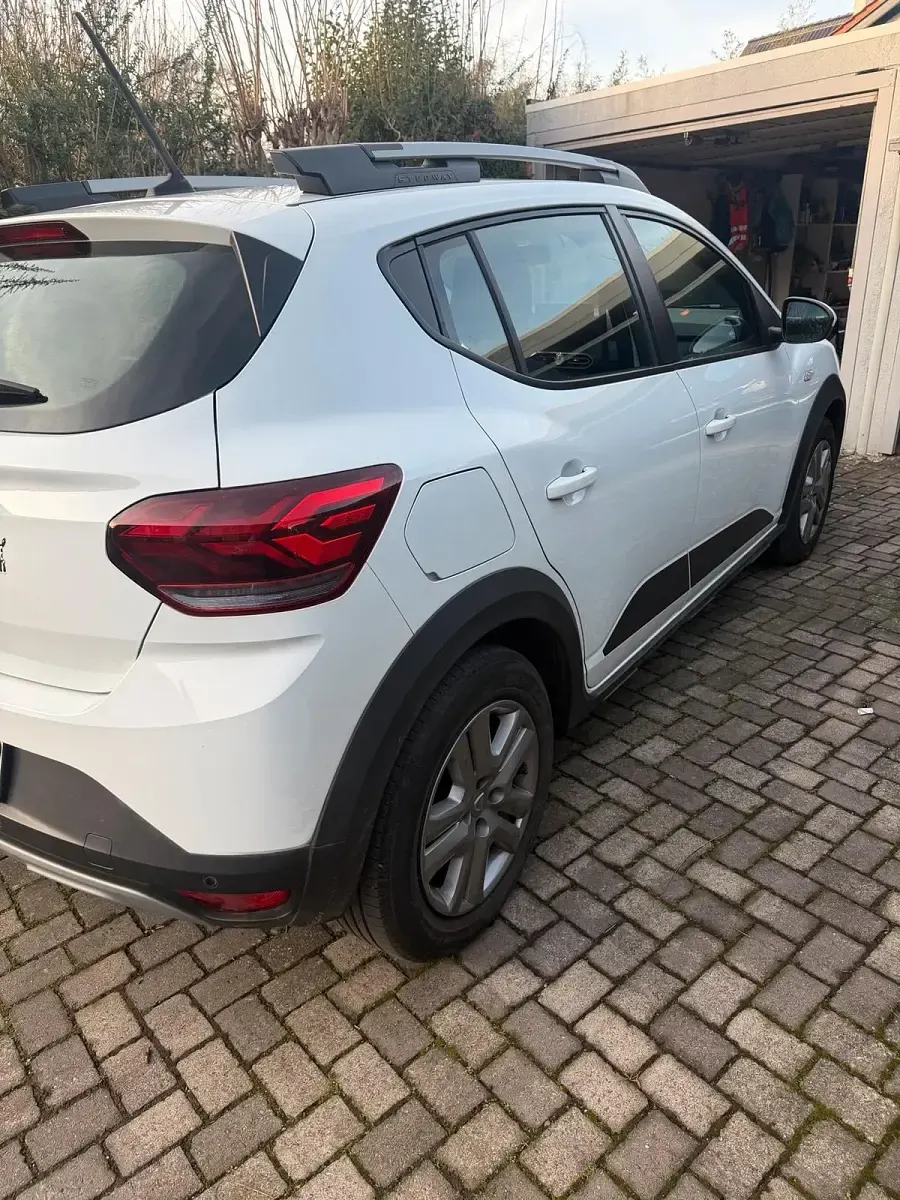 Gebraucht Dacia Sandero Stepway 106 PS (77 kW) 2022 Weiß Kleinwagen