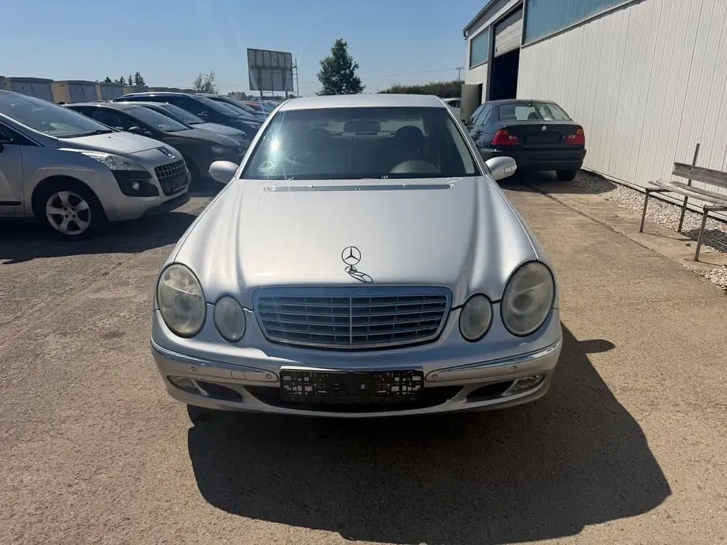 Gebraucht Mercedes E200 Elegance 163 PS (119 kW) 2003 Silber Limousine