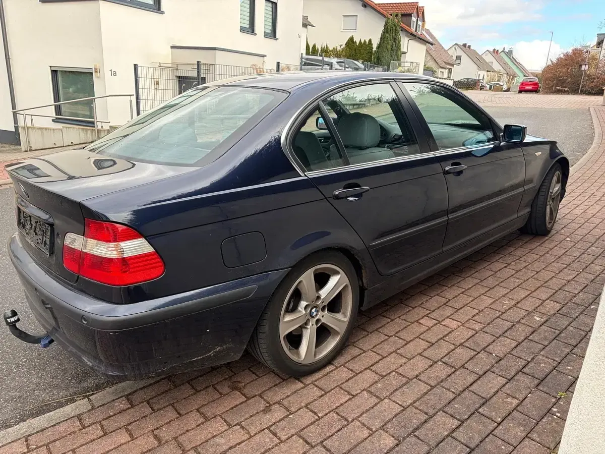 Gebraucht BMW 320 170 PS (125 kW) 2004 Blau Limousine