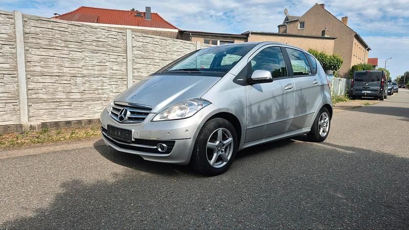 Grau Gebraucht 2009 Mercedes A180 Elegance Kleinwagen | 5.500 € (Fairer Preis) - Bild 1/4