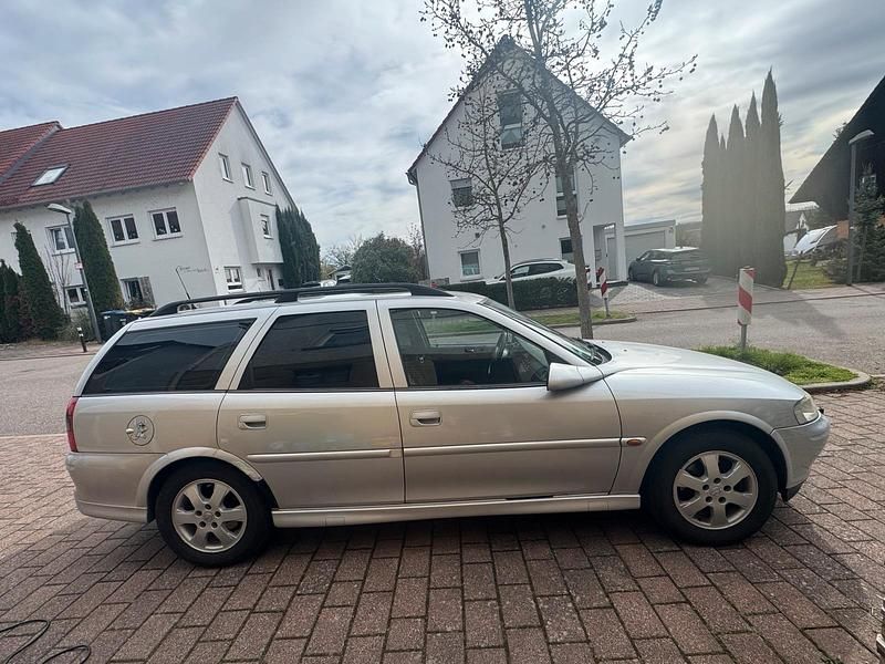 Gebraucht Opel Vectra 147 PS (108 kW) 2001 Silber Kombi