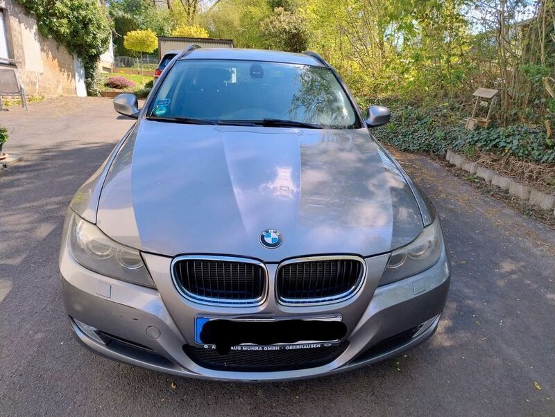 Grau Gebraucht 2011 BMW 320 Kombi | 3.300 € (Superpreis) - Bild 1/4