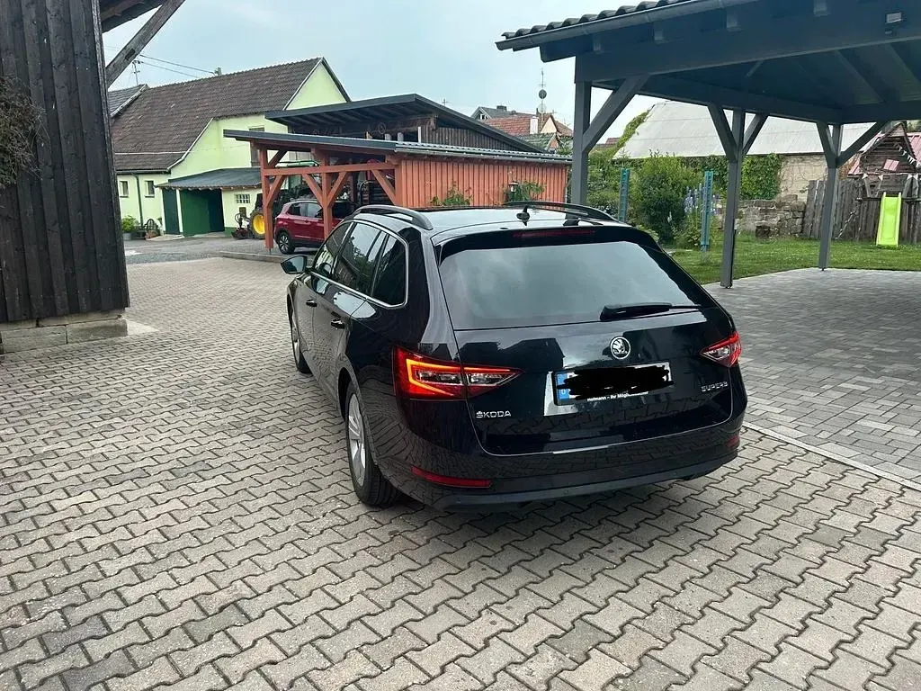 Gebraucht Skoda Superb Ambition 150 PS (110 kW) 2018 Schwarz Kombi