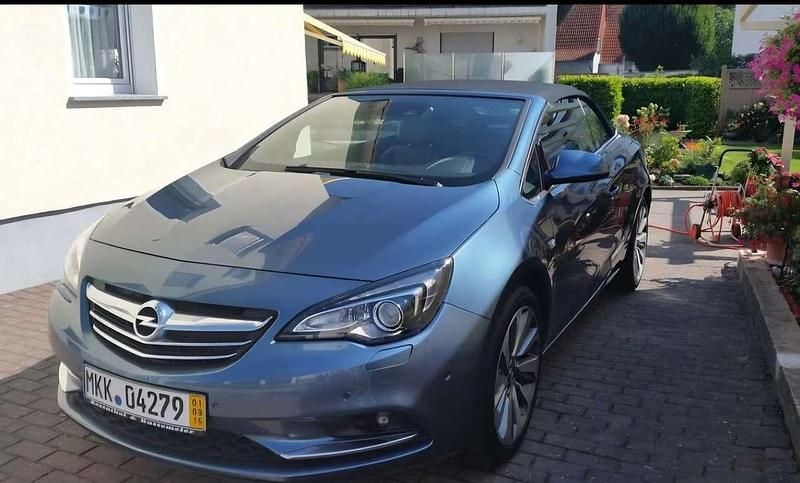 Usado Opel Cascada Innovation 170 HP (125 kW) 2013 Azul Cabrios