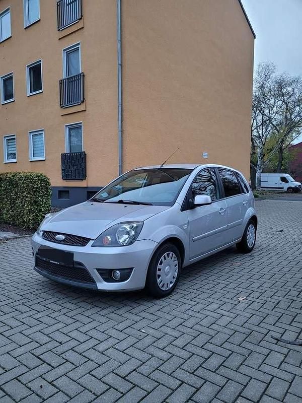 Grau Gebraucht 2008 Ford Fiesta Style Limousine | 1.990 € - Bild 1/4