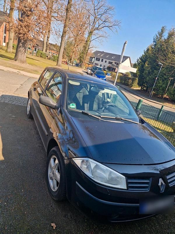 Gebraucht Renault Mégane II 76 PS (55 kW) 2004 Schwarz Kleinwagen