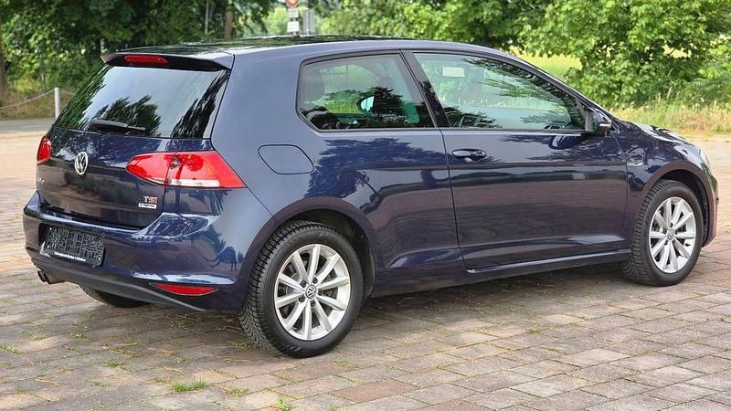 Gebraucht VW Golf VII LOUNGE 150 PS (110 kW) 2016 Blau Limousine