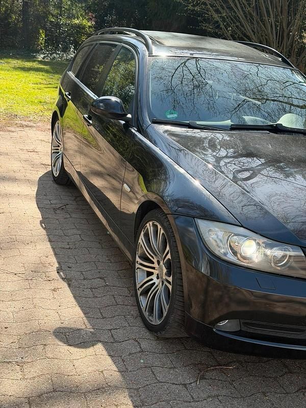 Gebraucht BMW 320 177 PS (130 kW) 2008 Schwarz Kombi