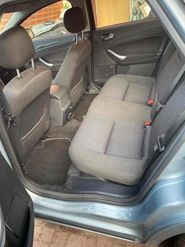 Gebraucht Ford Mondeo 140 PS (102 kW) 2007 Silber Limousine