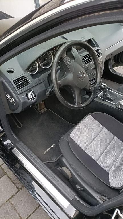 Gebraucht Mercedes C180 156 PS (114 kW) 2008 Schwarz Limousine