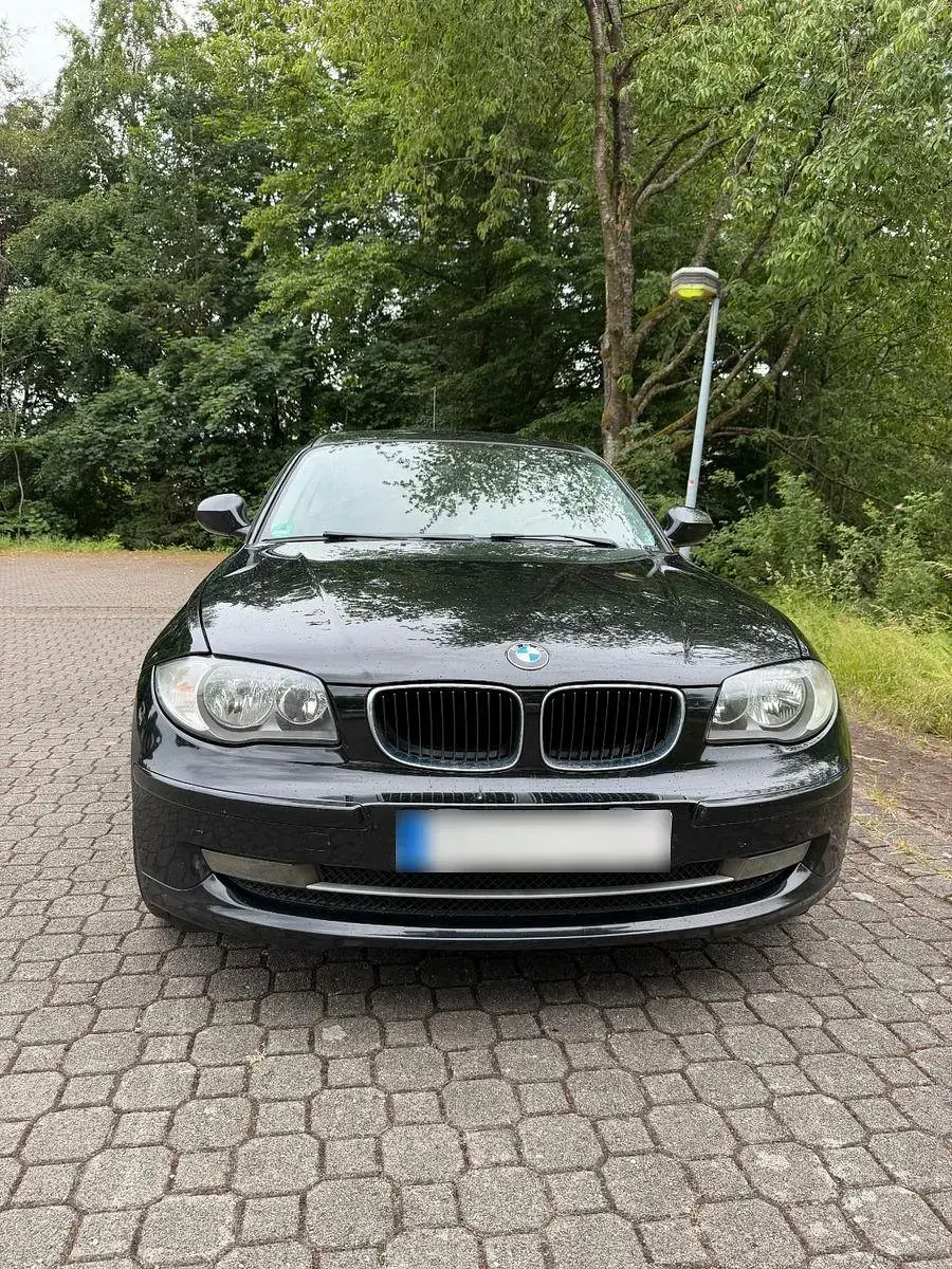 Gebraucht BMW 116 122 PS (89 kW) 2010 Schwarz Kleinwagen