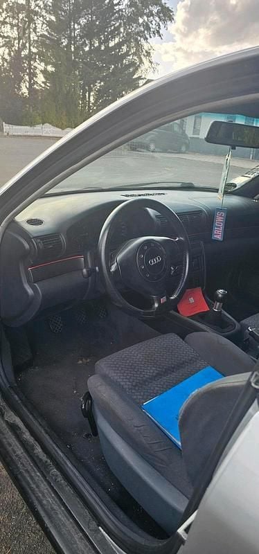 Gebraucht Audi A4 Black Edition 150 PS (110 kW) 1997 Silber Limousine