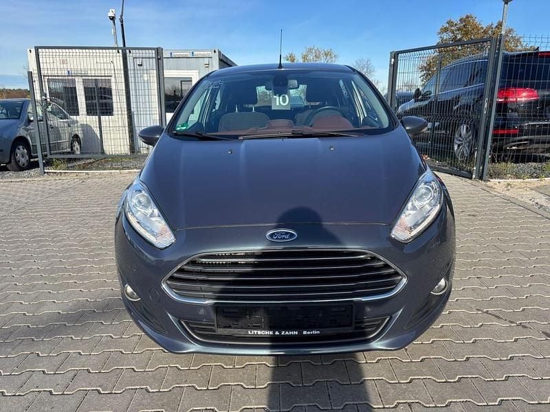 Gebraucht Ford Fiesta 101 PS (74 kW) 2014 Grau Limousine