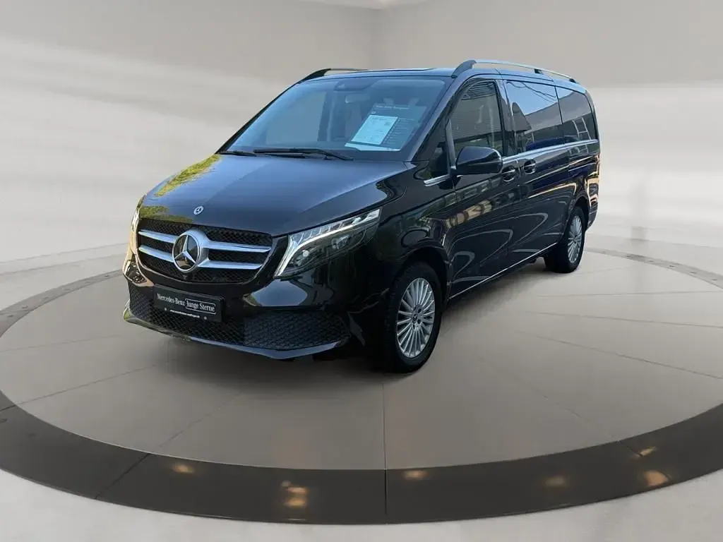Gebraucht Mercedes V300 237 PS (174 kW) 2023 Obsidianschwarz metallic Van / Kleinbus