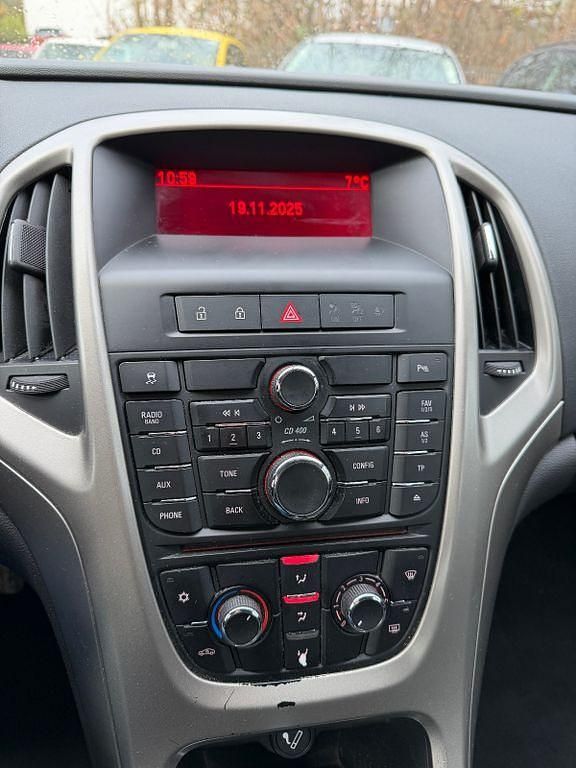 Gebraucht Opel Astra 110 PS (80 kW) 2012 Grau Limousine