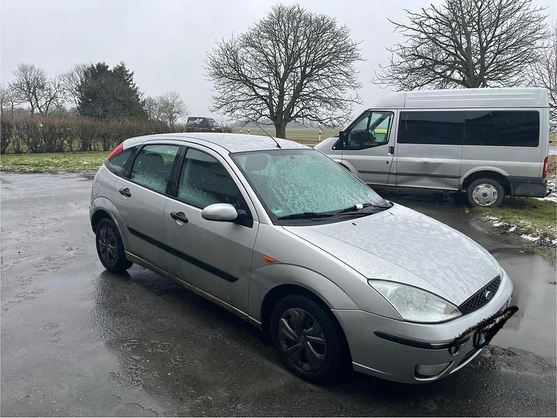 Usata Ford Focus 101 CV (74 kW) 2003 Argento Utilitaria