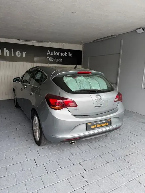 Gebraucht Opel Astra Exklusiv 140 PS (102 kW) 2015 Silber Limousine