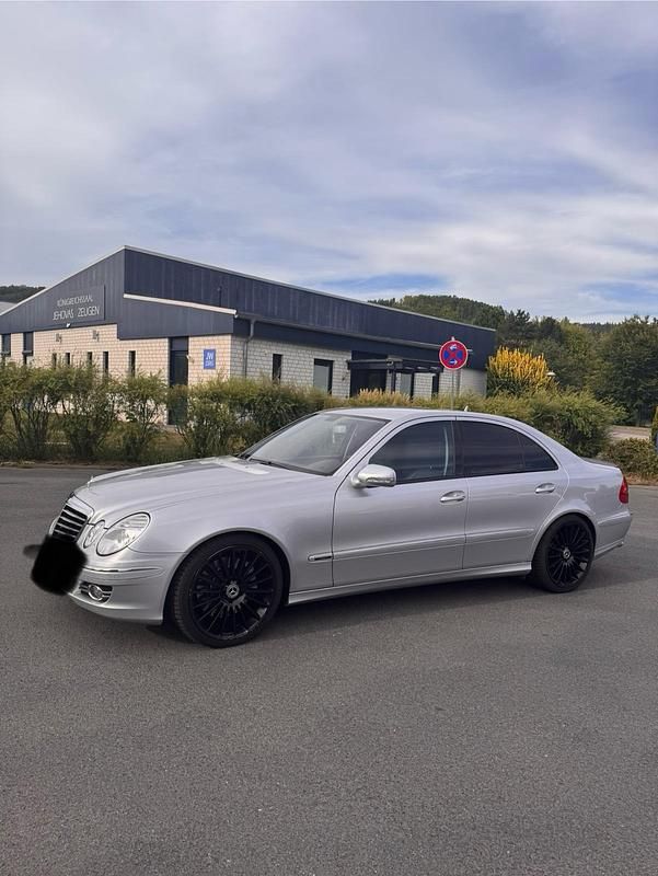 Silber Gebraucht 2006 Mercedes E500 Limousine | 7.995 € (Fairer Preis) - Bild 1/4