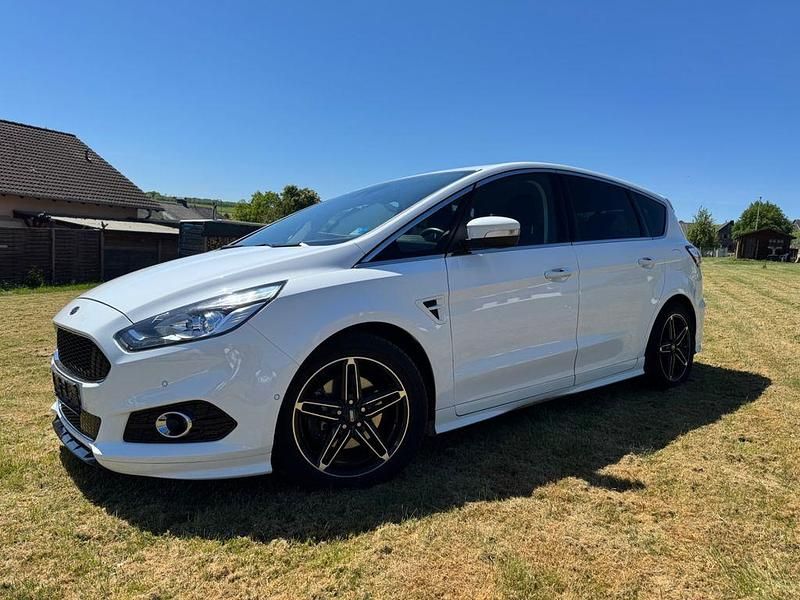 Weiß Gebraucht 2015 Ford S-MAX Titanium Van / Kleinbus | 17.100 € (Fairer Preis) - Bild 1/4
