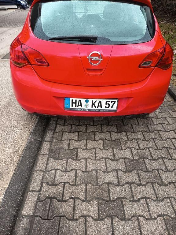 Gebraucht Opel Astra Design Edition 116 PS (85 kW) 2011 Rot Limousine