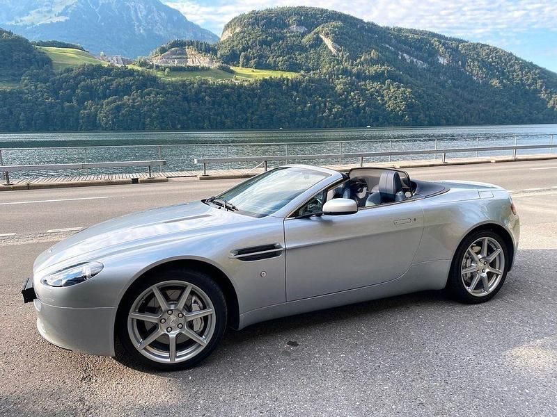 Silber Gebraucht 2008 Aston Martin V8 Vantage Cabrio | 108.000 € - Bild 1/4