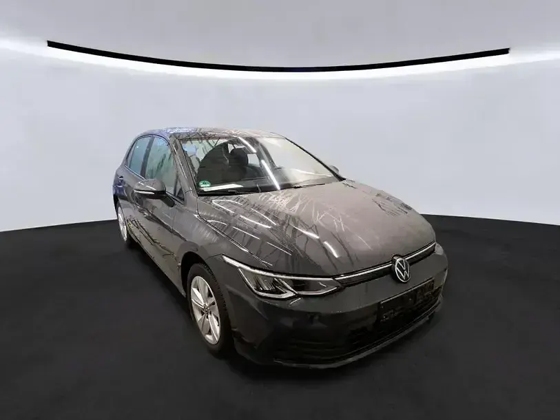 Gebraucht VW Golf VIII Life 110 PS (80 kW) 2023 Uranograu Limousine