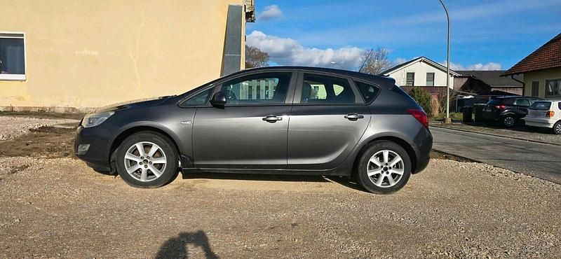 Gebraucht Opel Astra 140 PS (102 kW) 2010 Grau Kleinwagen