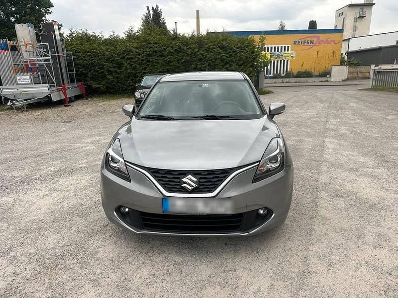 Grau Gebraucht 2016 Suzuki Baleno Limousine | 7.800 € (Superpreis) - Bild 1/4